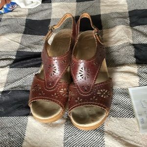 Dansko sandals size 38 (7.5-8 US)